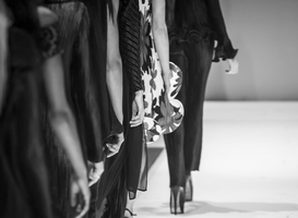 Mode- en textielstudenten showen hun creaties op de catwalk